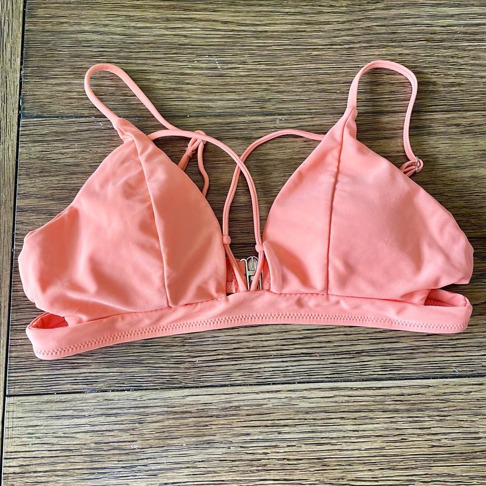 3 bikini tops M /D